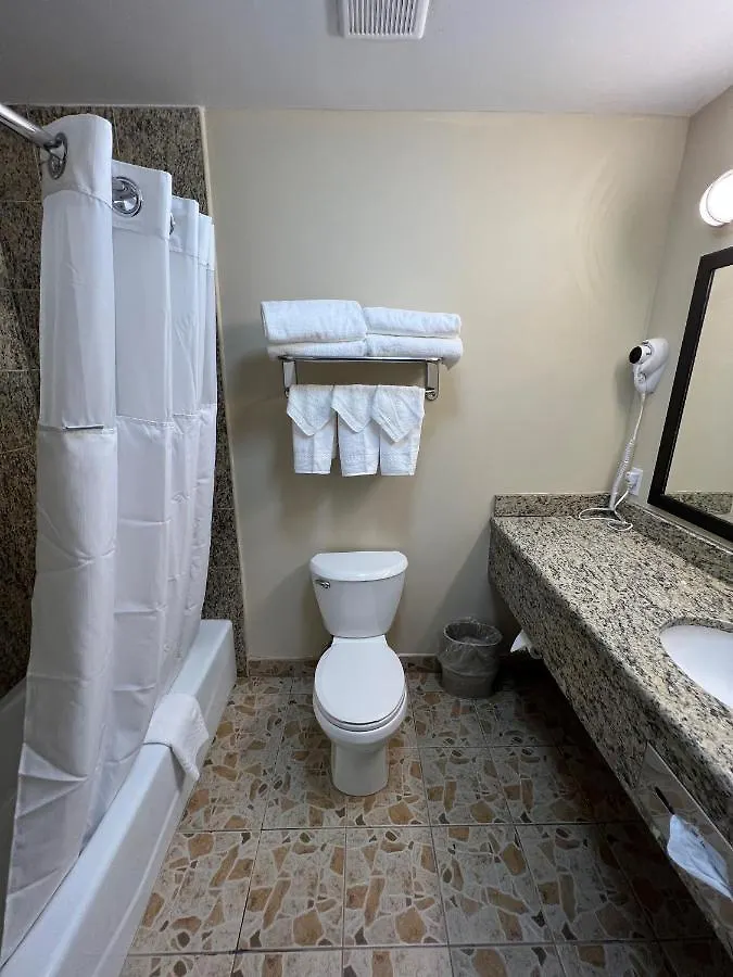 Travelodge By Wyndham Queens New York Hotel