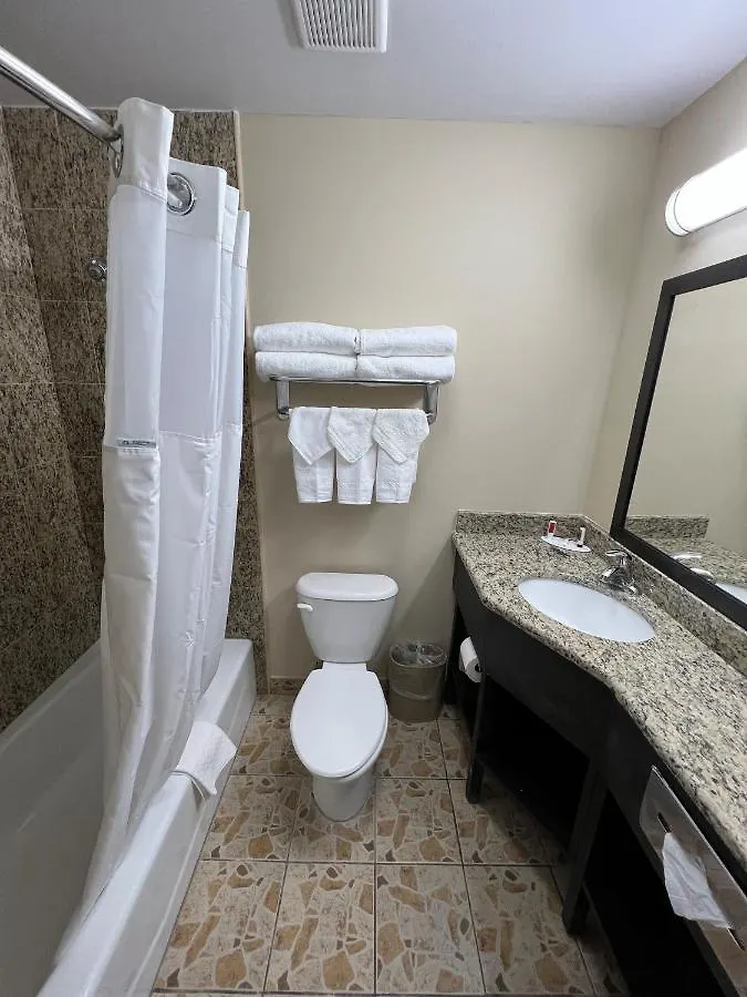 Travelodge By Wyndham Queens New York 3*,