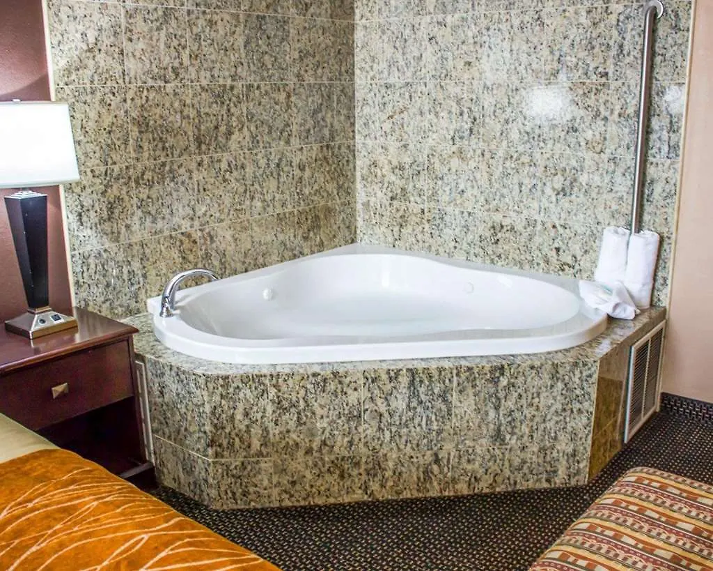 Travelodge By Wyndham Queens New York 3*,